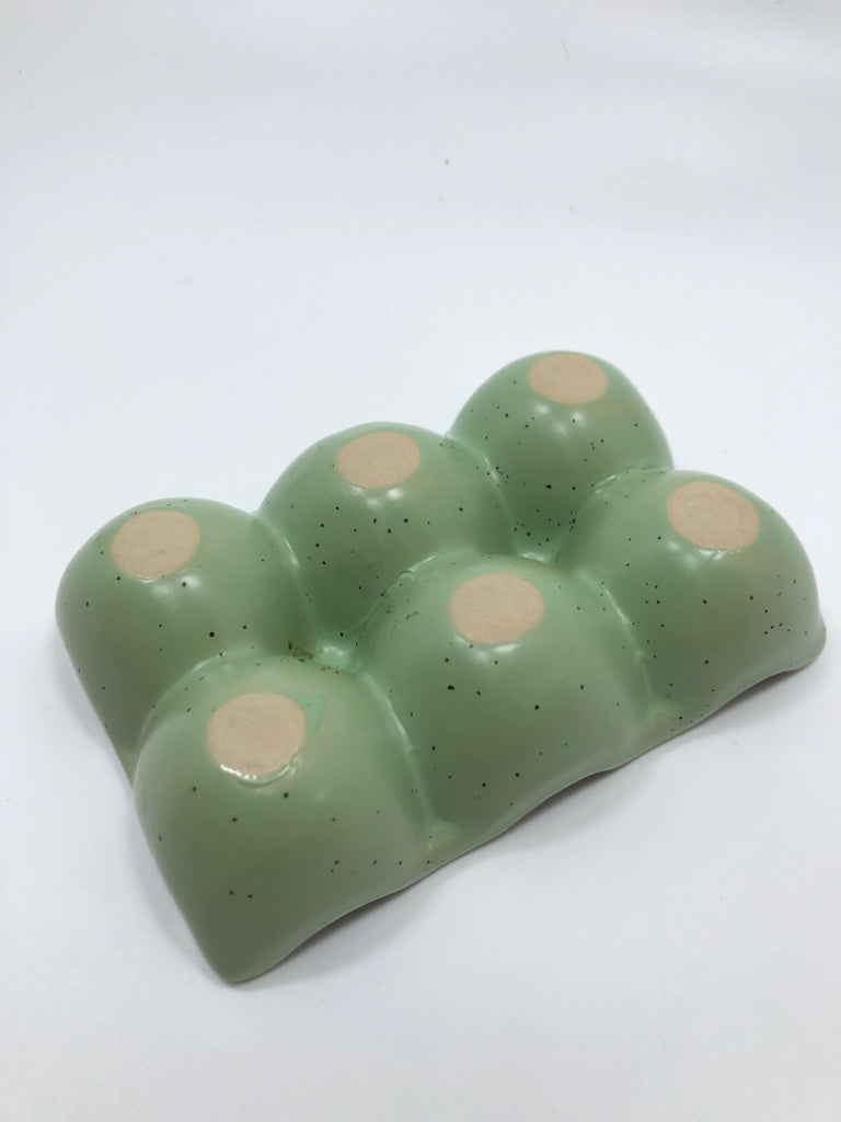 CERAMIC 6 EGG HOLDER.