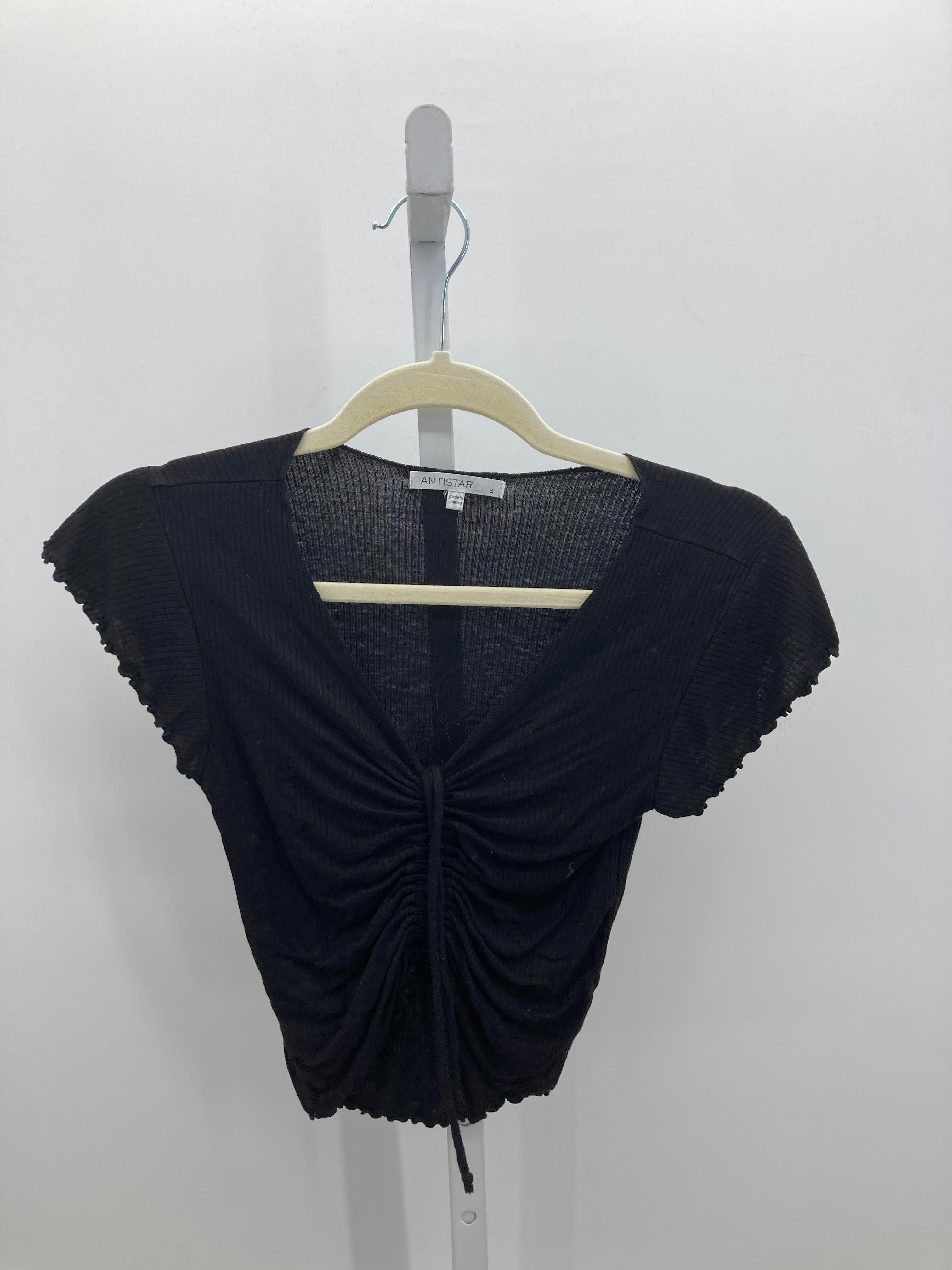Size Small Juniors Short Sleeve Shirt