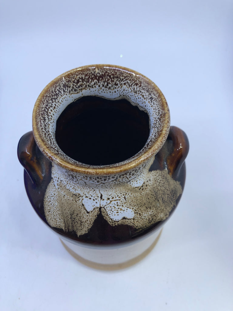 VTG BROWN AND TAN POTTERY CROC W HANDLES.