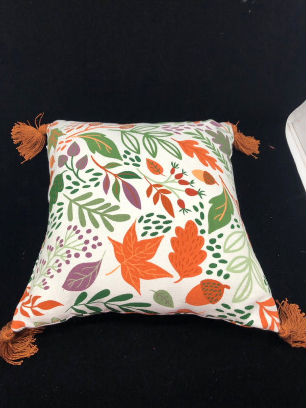 ACORN LEAF PATTERN PILLOW W TASSELS.