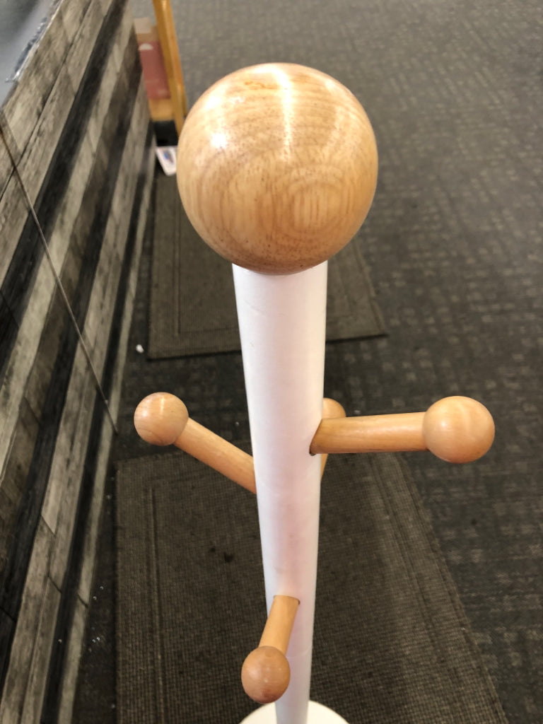WHITE/BLONDE WOOD KIDS COAT RACK.