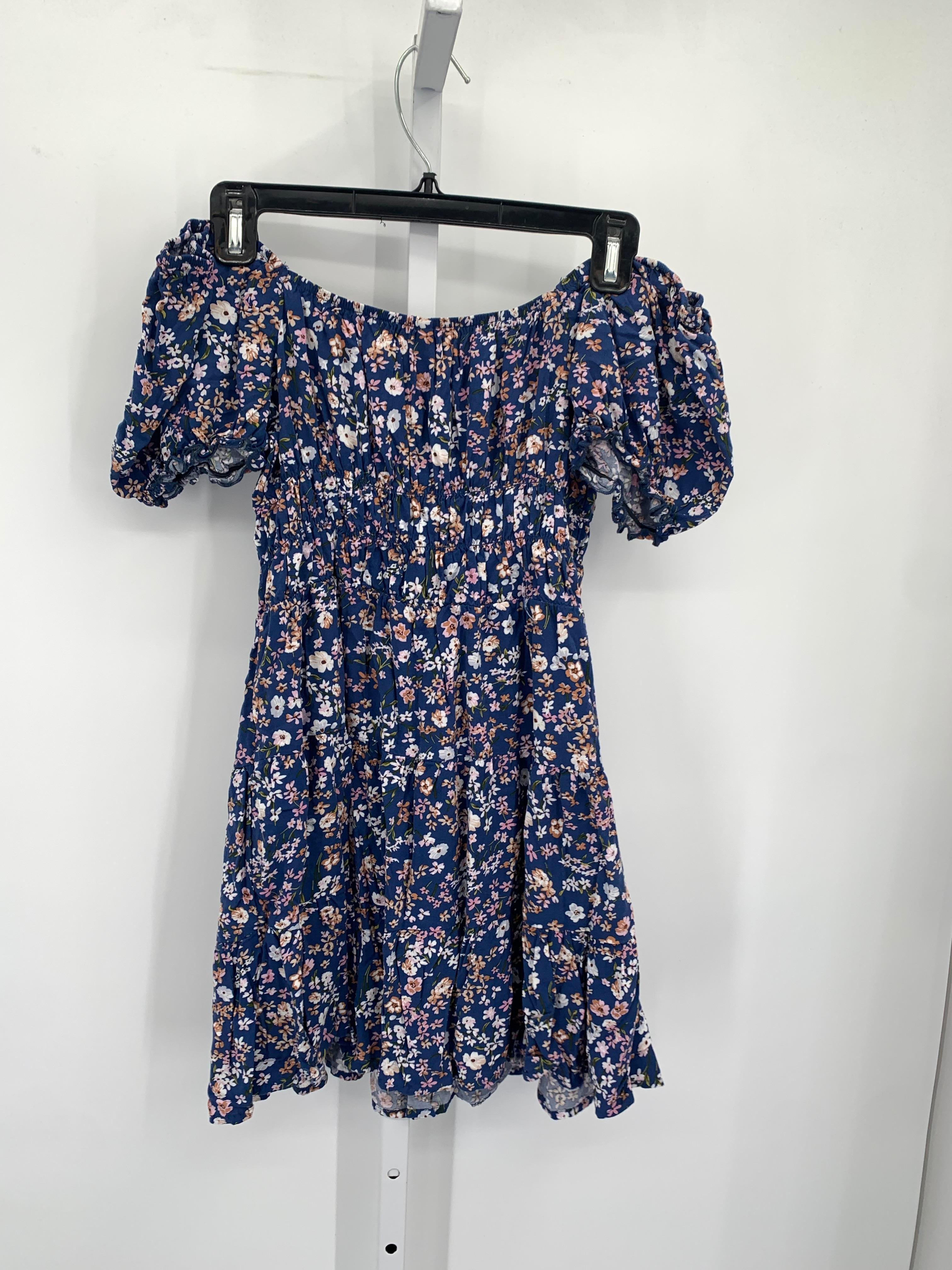 Size Medium Juniors Short Sleeve Dress