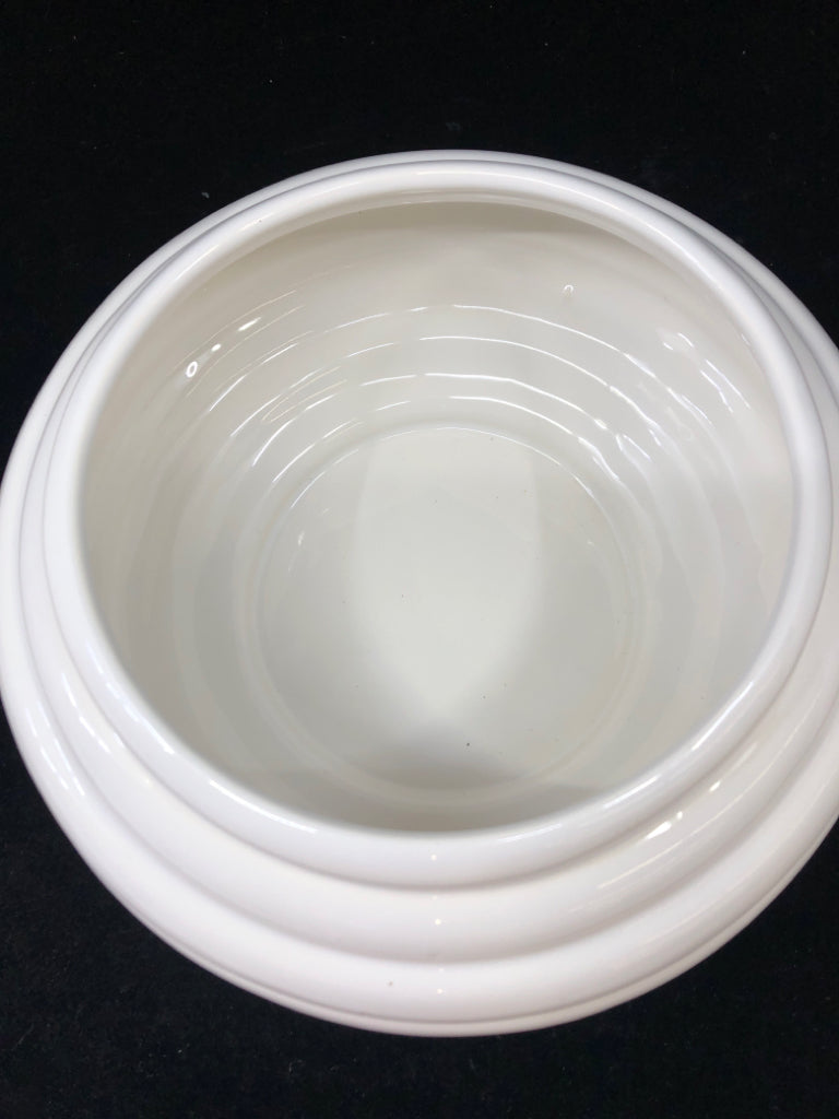 WIDE WHITE RIBBED SHORT VASE.