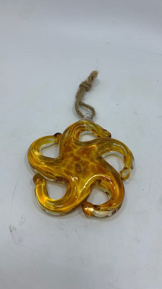 BLOWN GLASS STARFISH ORNAMENT.