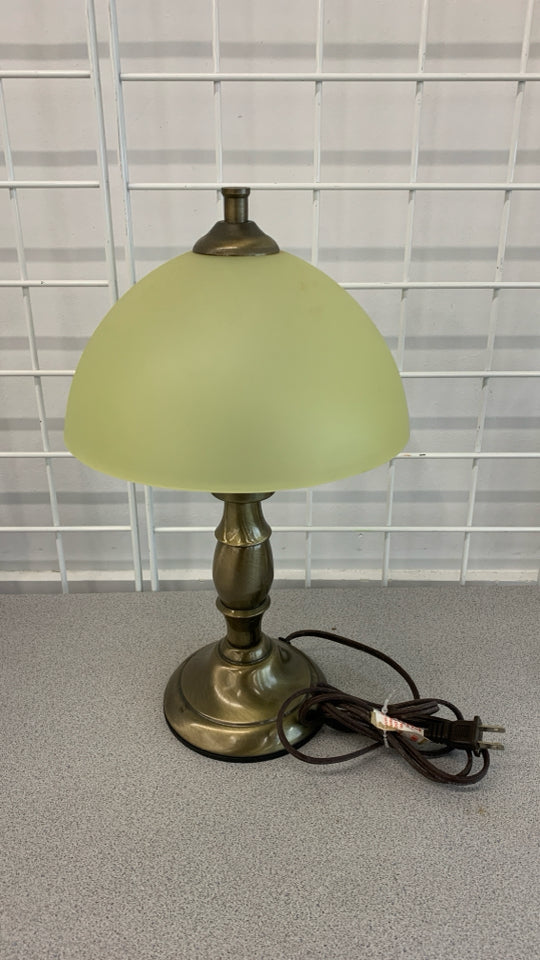 SM FROSTED DOME SHADE BRASS LAMP.