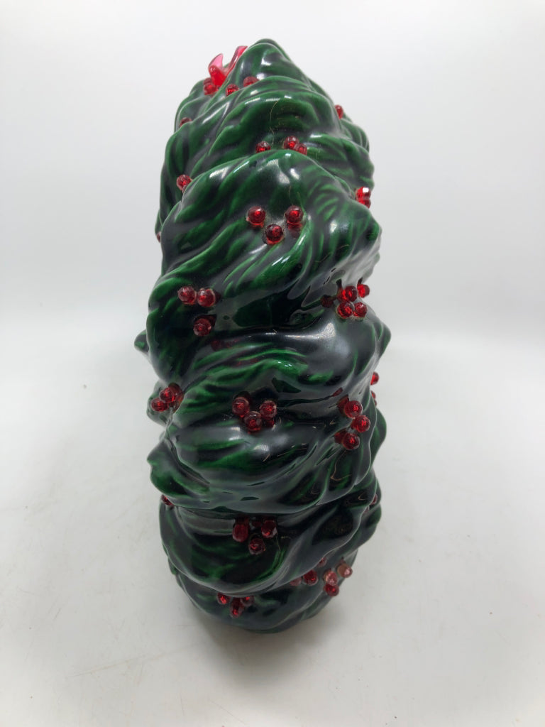 VTG DARK GREEN WREATH W/ SLEEPING MOUSE.