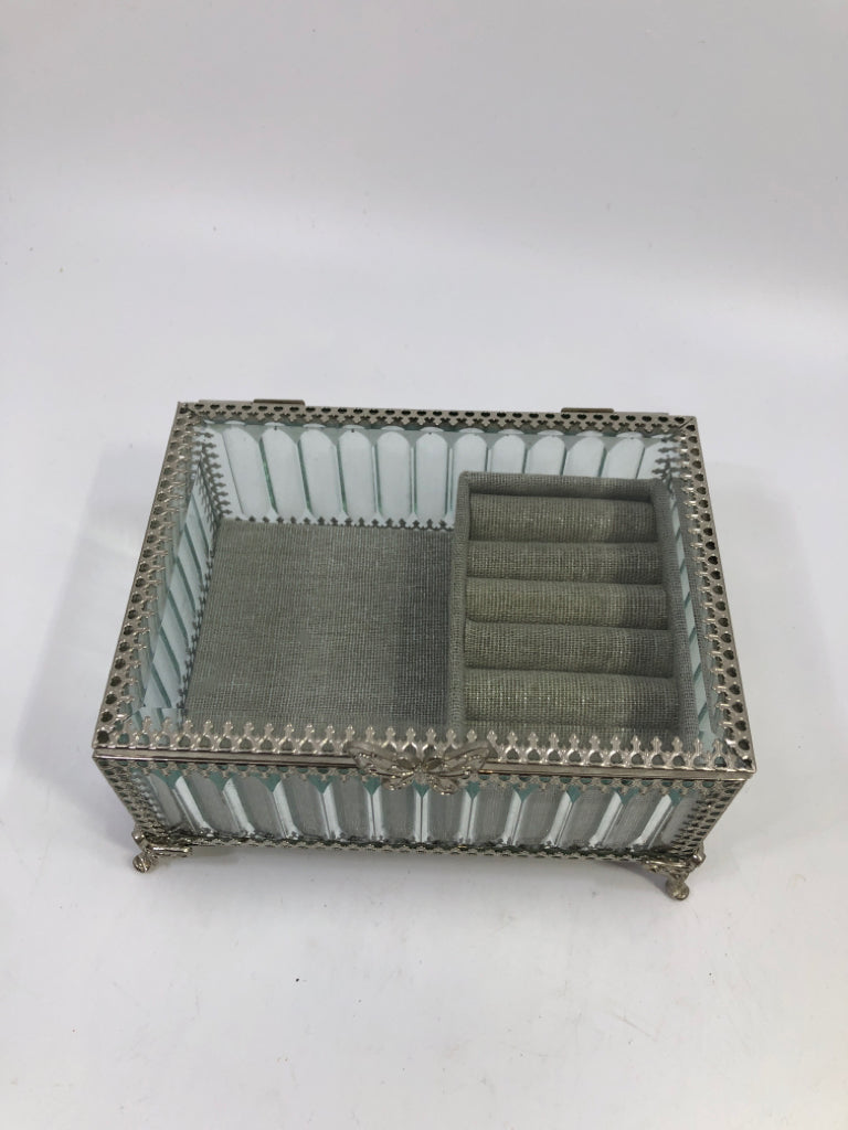 RACHEL ROY METAL FOOTED JEWELRY BOX W/ BUTTERFLY.