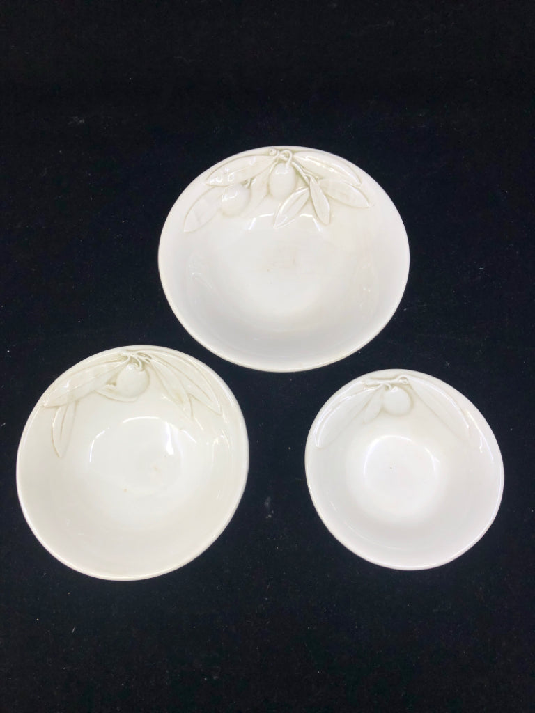 3 WHITE FLORAL TUSCAN OLIVE NESTING BOWLS.