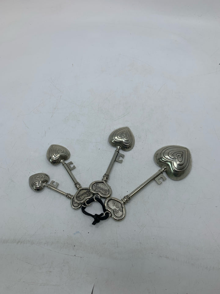 4 VTG METAL HEART SHAPED TEASPOONS.