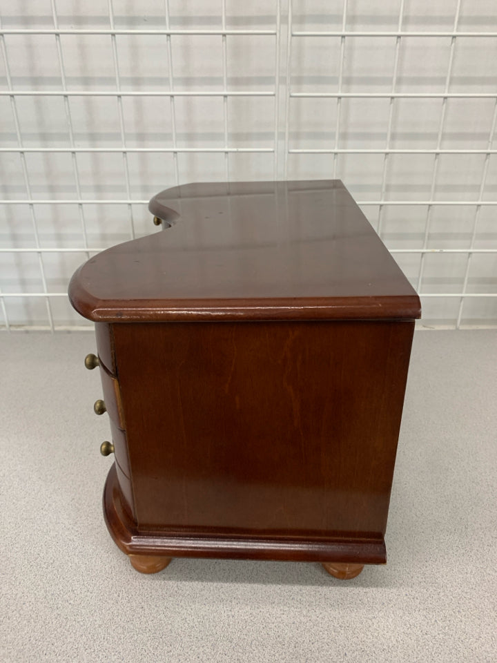 FLIP TOP LID JEWELRY BOX.