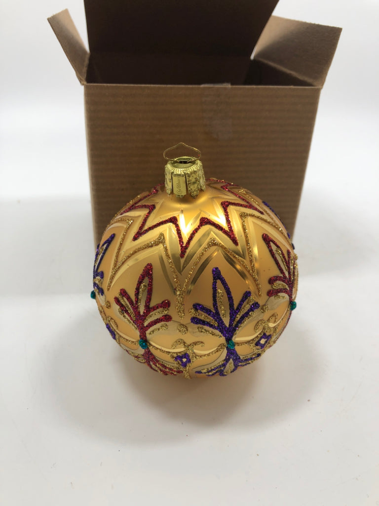 GOLDEN COLORFUL ORNAMENT.