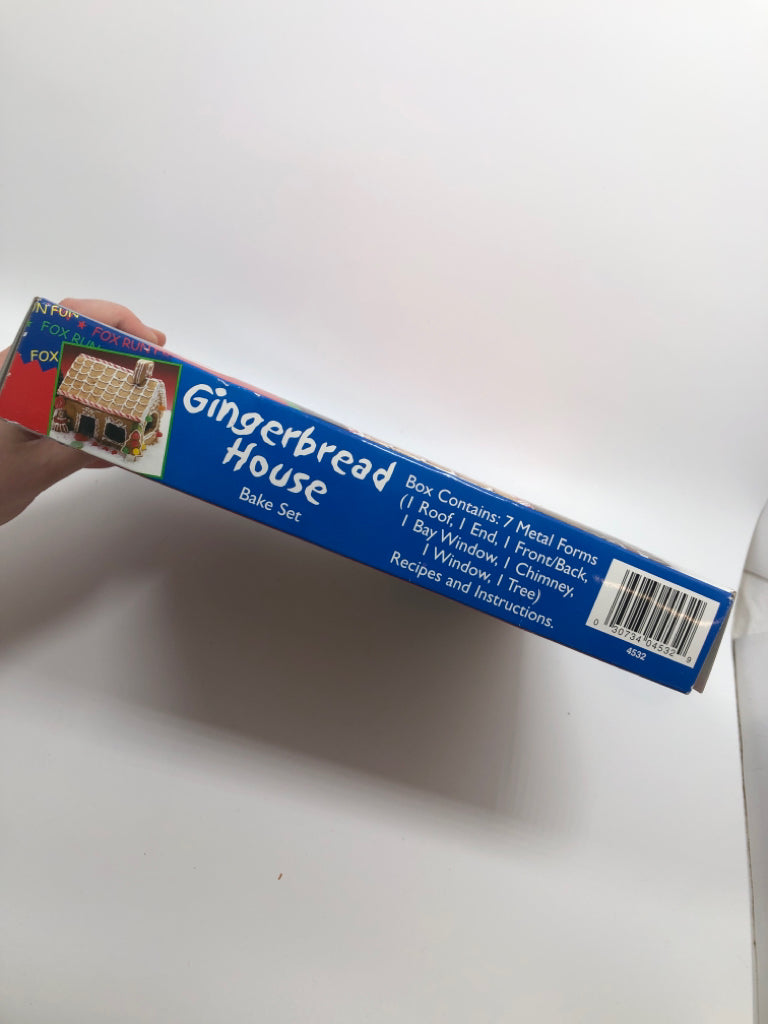 NIB GINGERBREAD HOUSE BAKE SET