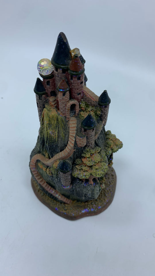 SPOONTIQUES CASTLE ON HILL FIGURINE.