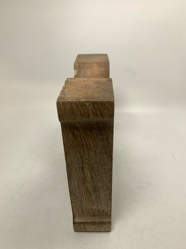 WOOD RIBBED  M MONOGRAM.