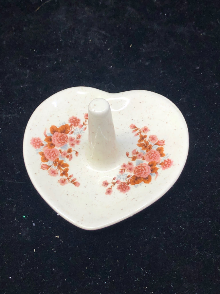 CREAM HEART SHAPED RING HOLDER W RED FLORAL.