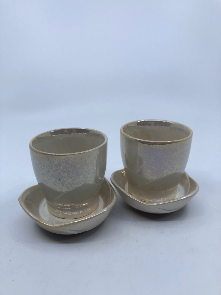 2 IRIDESCENT TEA CUPS/SAUCERS.