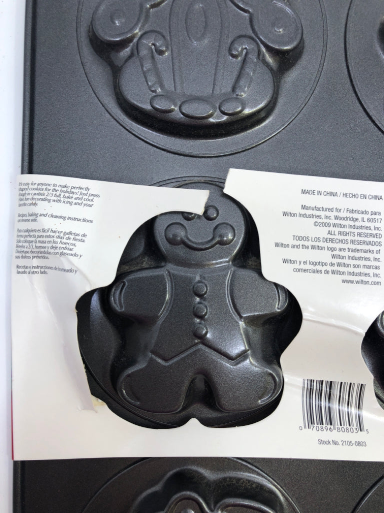 NIP WILTON GINGERBREAD HOUSE/MAN PAN.
