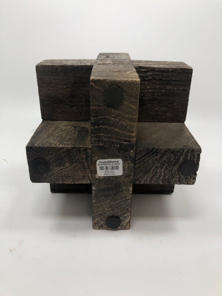 X-SHAPED WOOD DECOR BLOCK.
