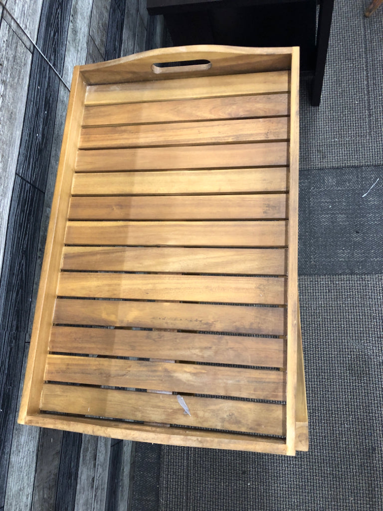 OUTDOOR FOLD UP REMOVABLE TRAY TABLE.