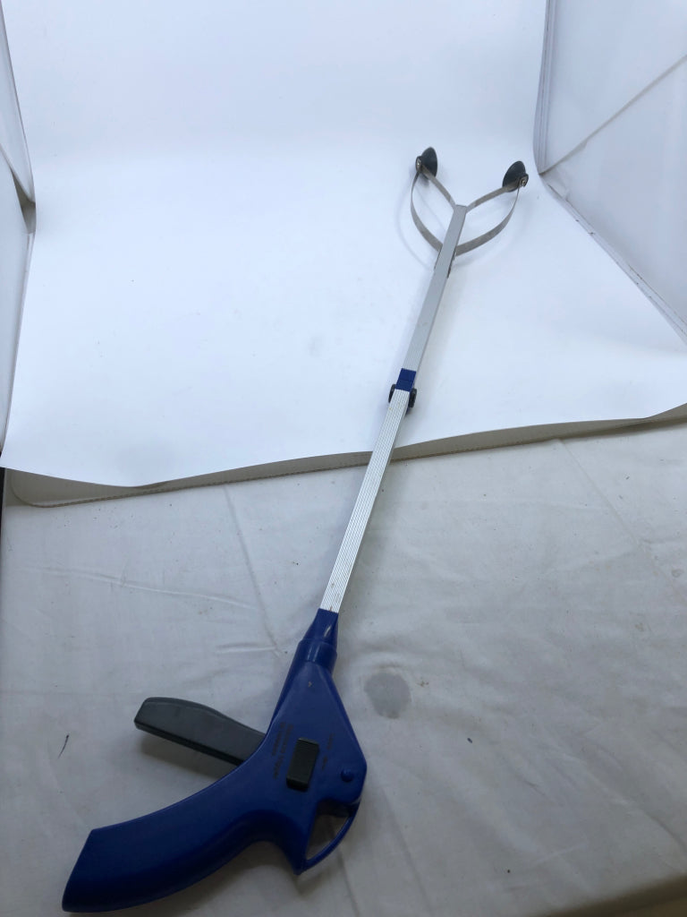 BLUE AND METAL GRABBER.