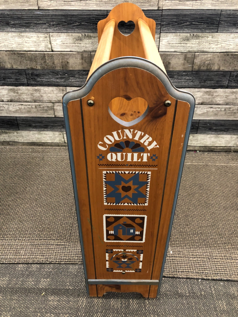 "COUNTRY QUILT" WOOD RACK.