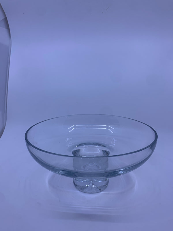 FOOTED THICK SHALLOW CLEAR GLASS CENTERPIECE BOWL.