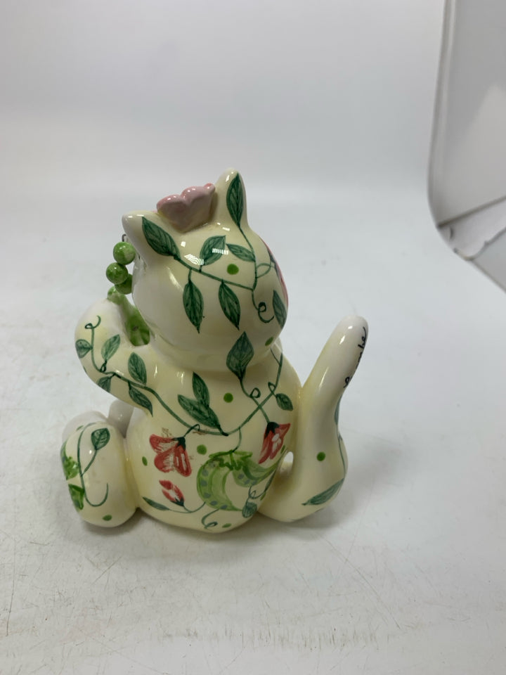 VTG CERAMIC CAT HOLDING PEAS ANNACO CREATIONS 2002.