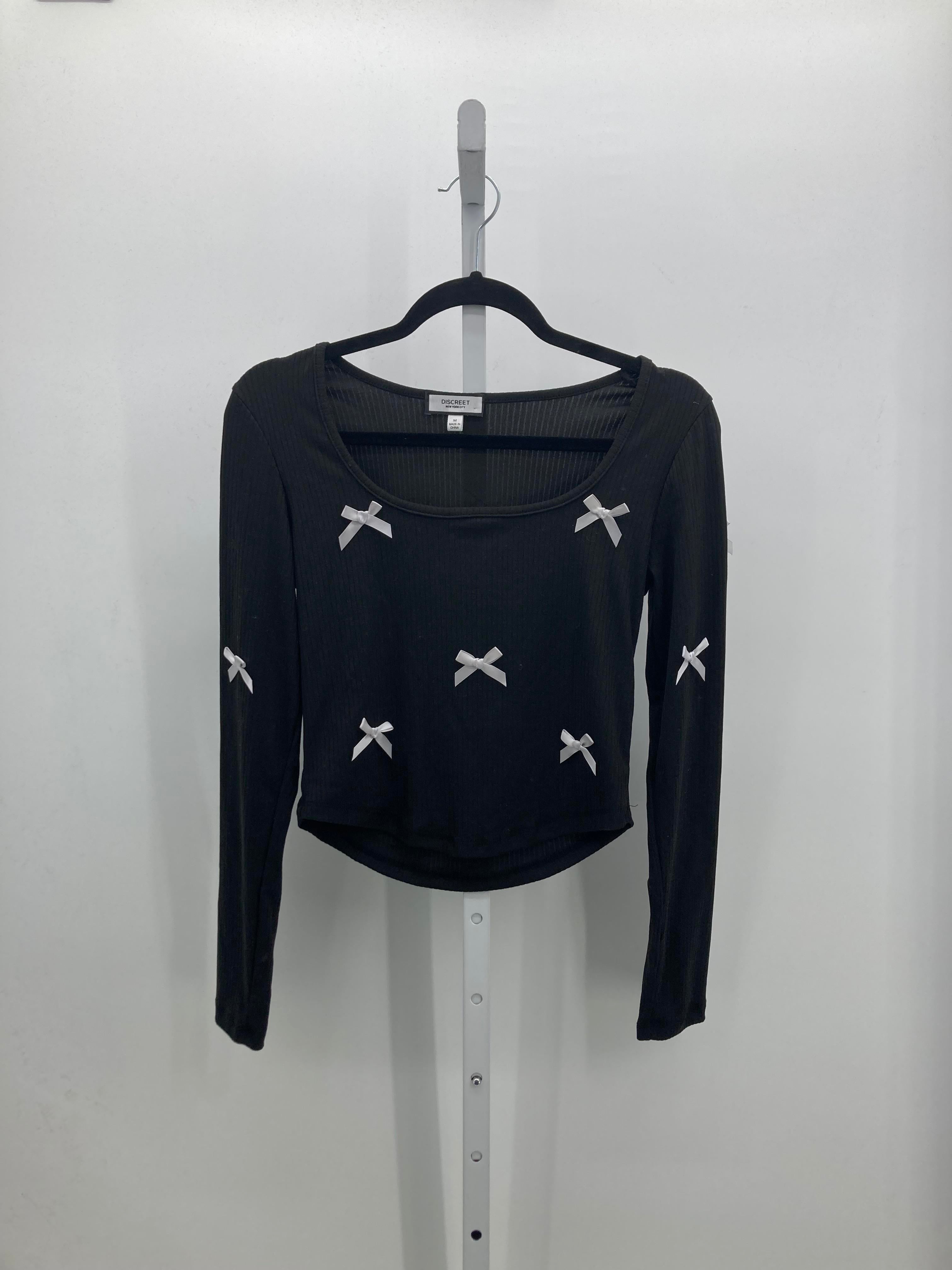Discreet Size Medium Juniors Long Sleeve Shirt