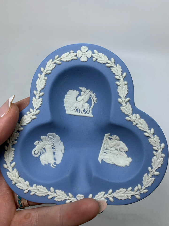 VTG JASPERWARE CLOVER SHAPED ASHTRAY W/ 3 DIFFERENT SCENES.