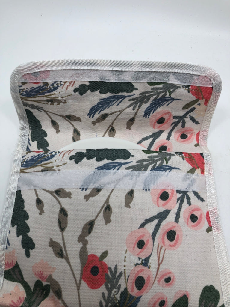 5PC FLORAL PICNIC BAG W/WICKER BOTTOM.
