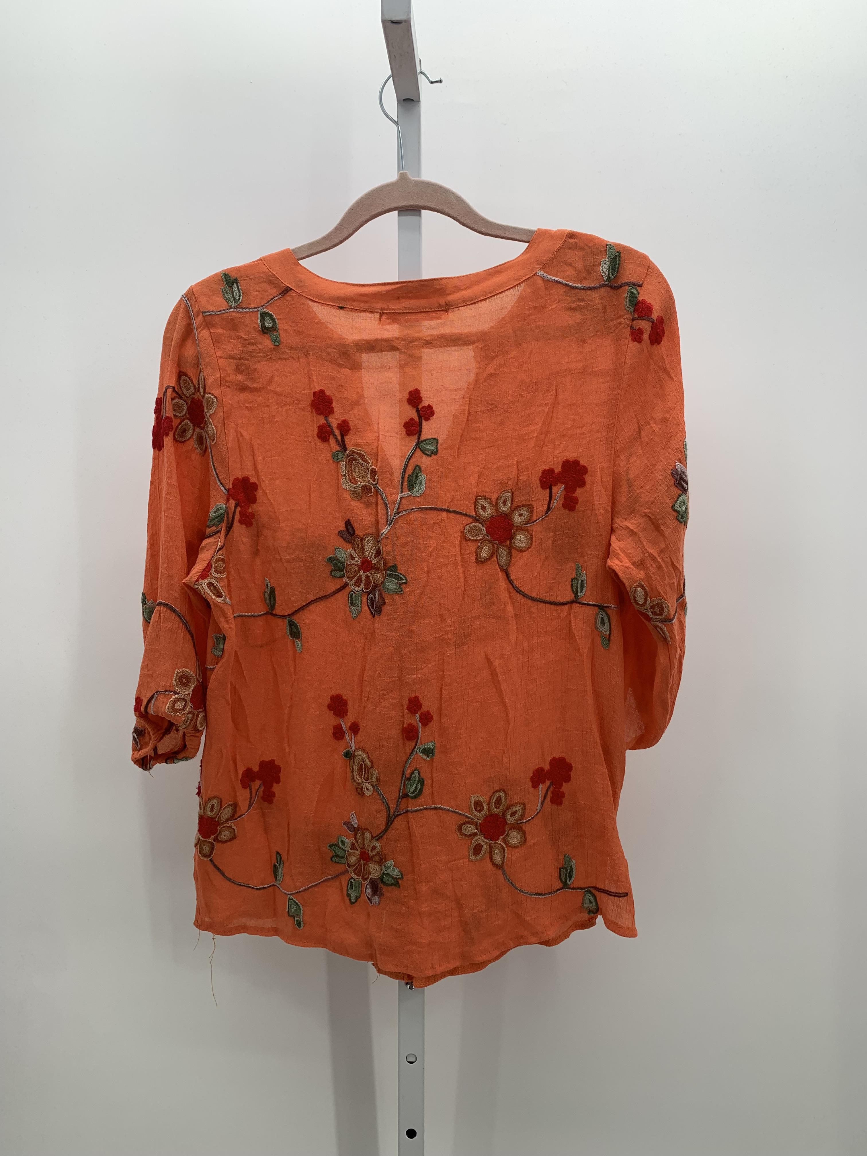 Size Medium Misses 3/4 Sleeve Shirt