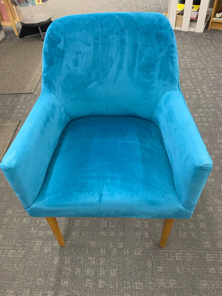 SOFT BLUE ACCENT CHAIR.