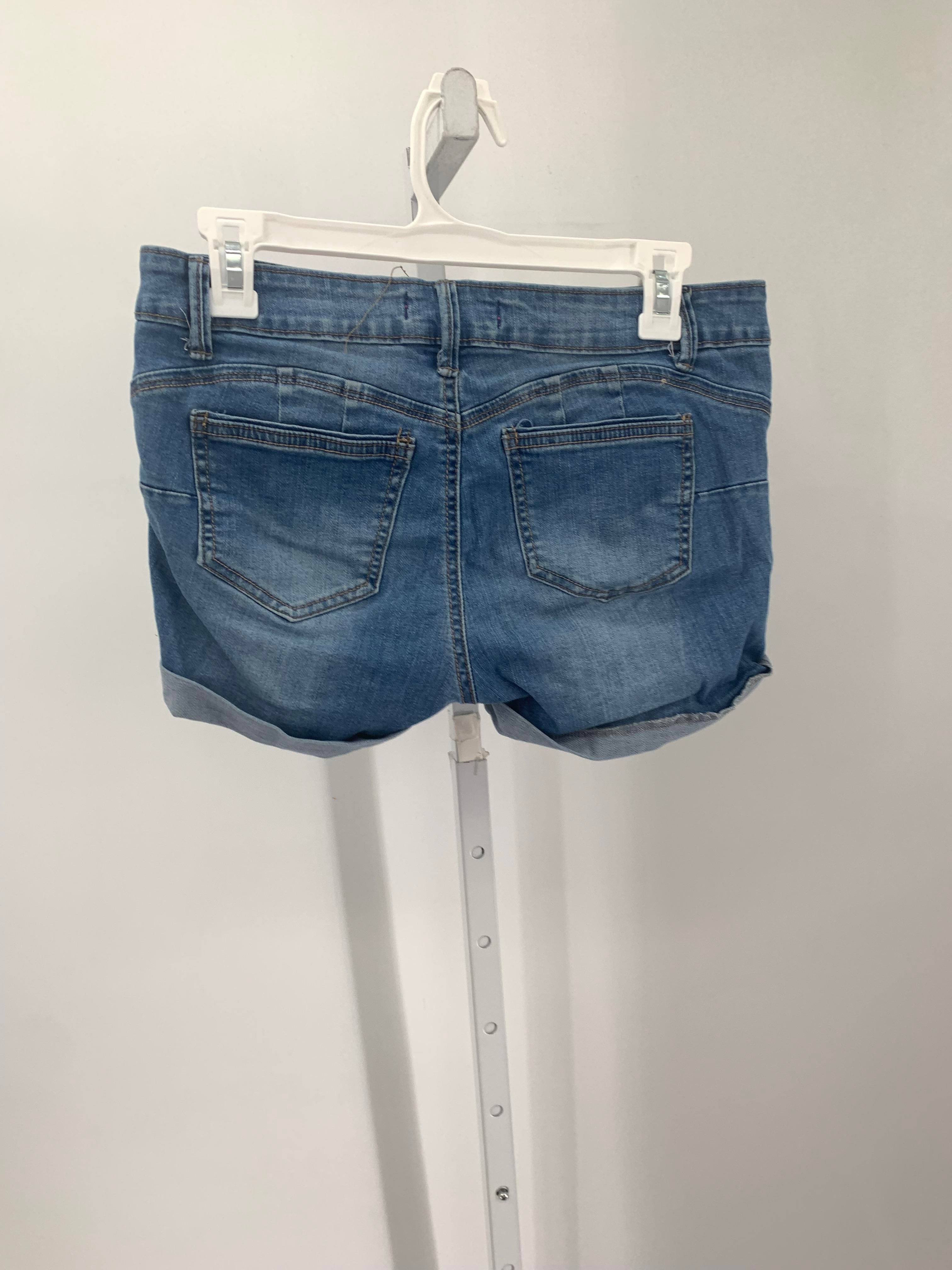 Size Medium Juniors Shorts