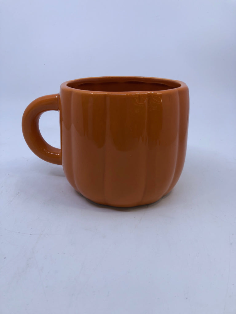 AUTUMN DREAMS PUMPKIN MUG.