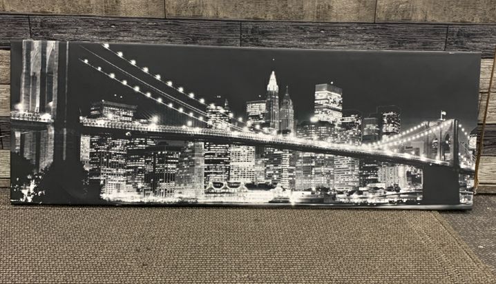 BLACK WHITE CITY SKYLINE CANVAS ART.