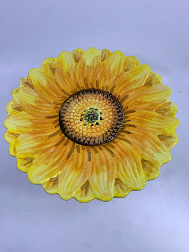 SUNFLOWER CAKE STAND.