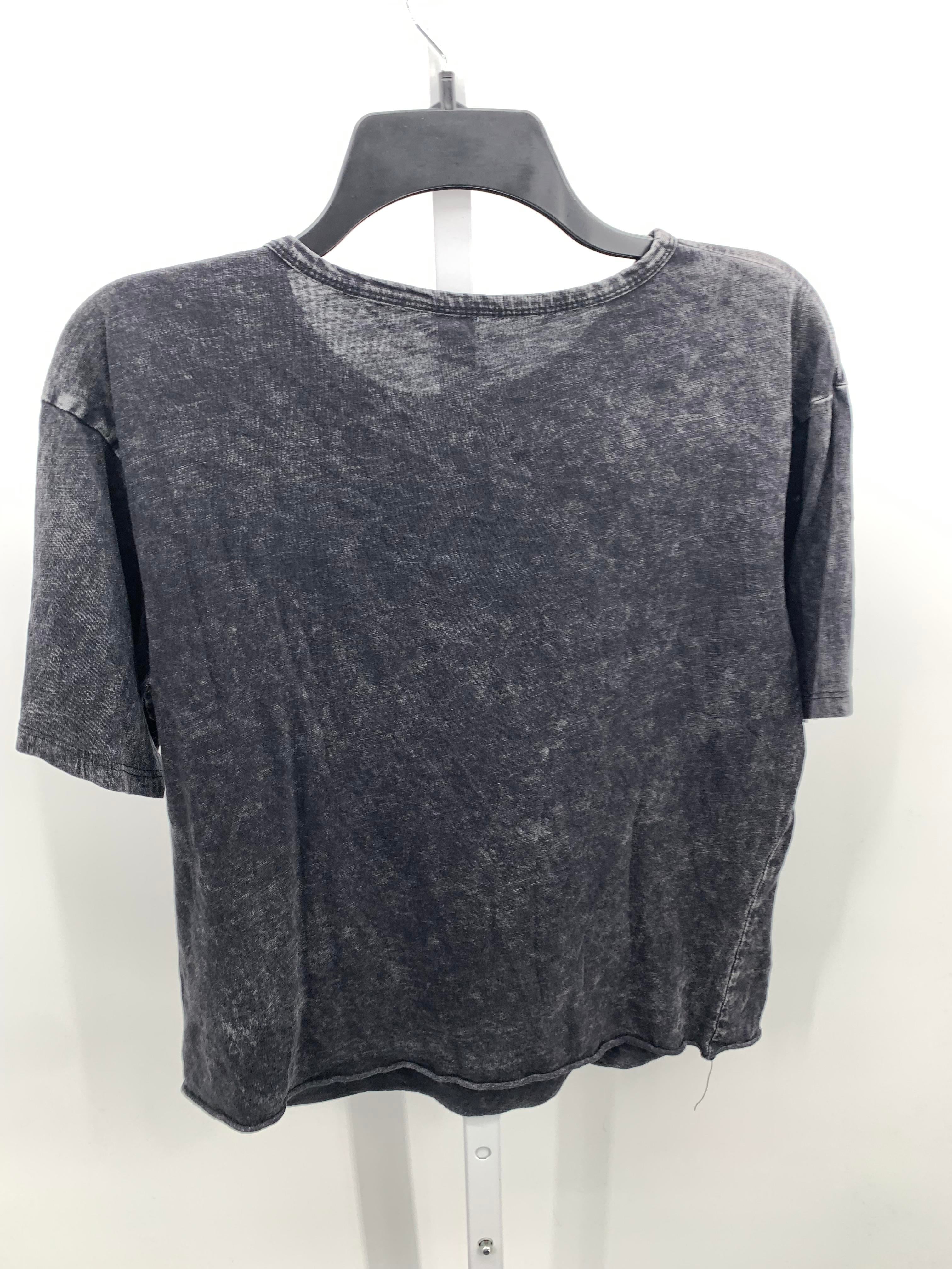 Size Medium Juniors Short Sleeve Shirt