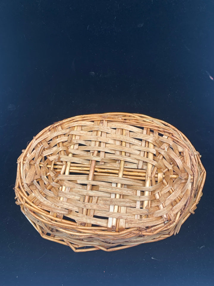 WOOD WOVEN BASKET SIDE HANDLES.