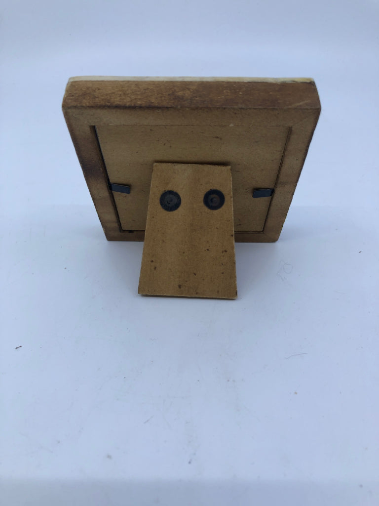 WOOD PICTURE MINI FRAME SQUARE.
