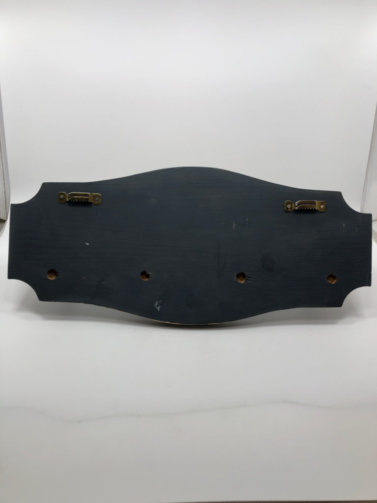 PRIMITIVE PAINTED WALL HANGER "WELCOME" W/4 HOOKS.
