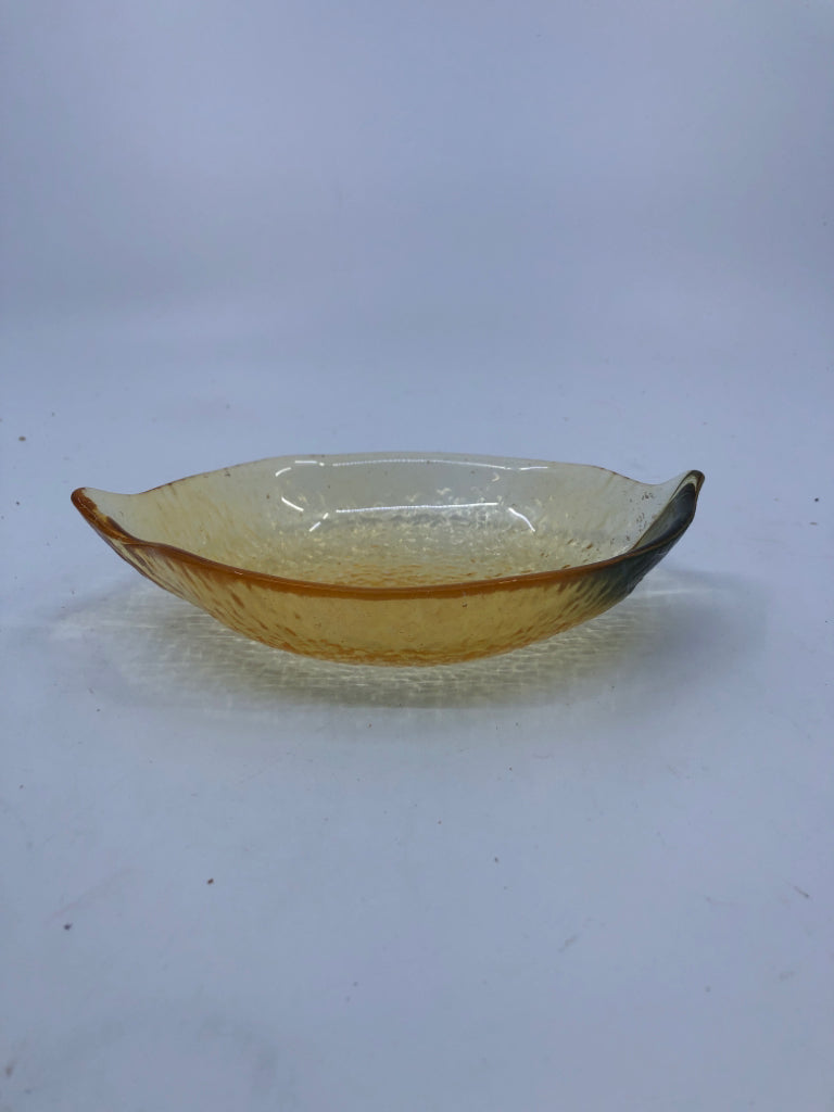 ORANGE SHAPE TEXTURED GLASS BOWL.