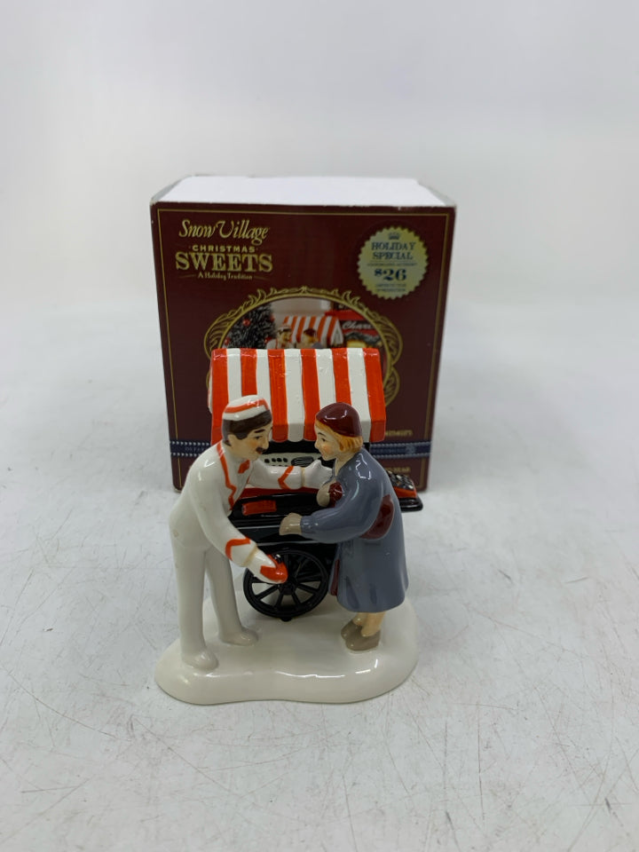 NIB SNOW VILLAGE SIDEWALK SWEETS STREET VENDOR DEP 56.