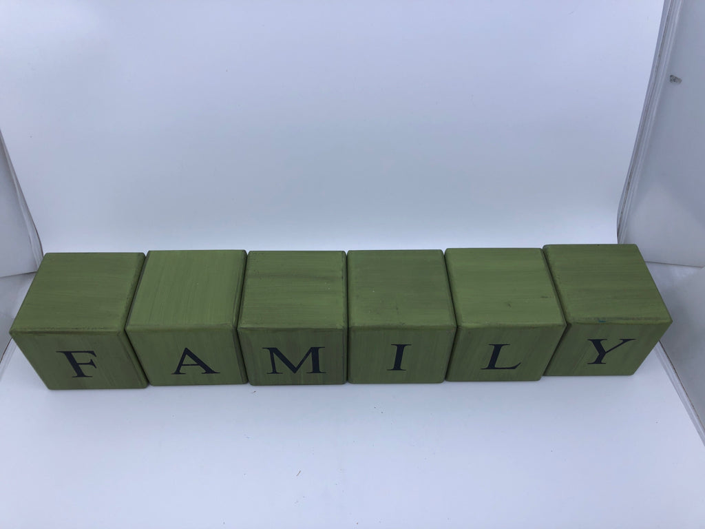 6PC GREEN FAMILY CUBE SET.