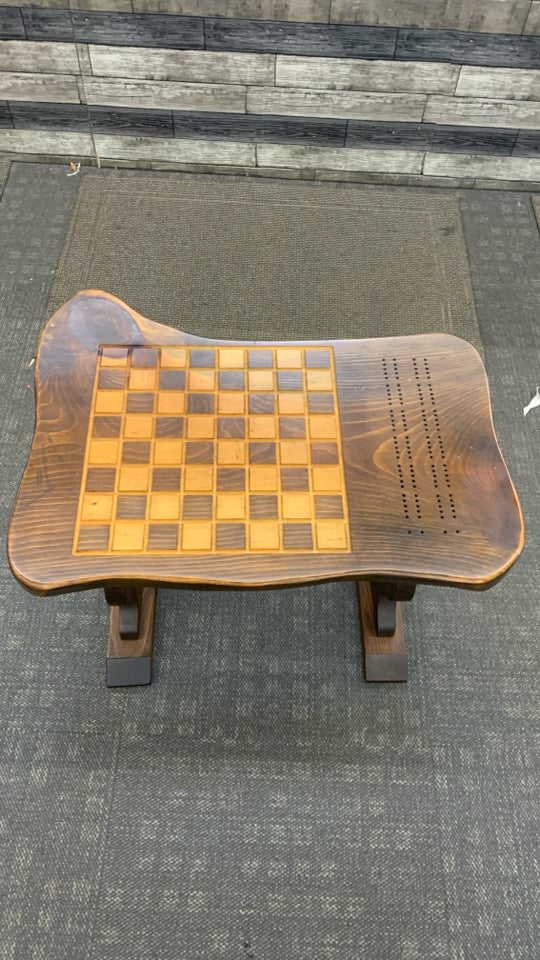 VTG STYLE WOOD GAME CHESS TABLE W/PIECES.