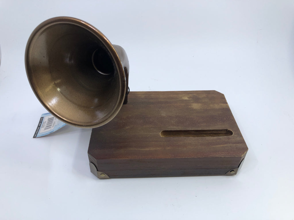 WOODEN PHONE AMPLIFIER.
