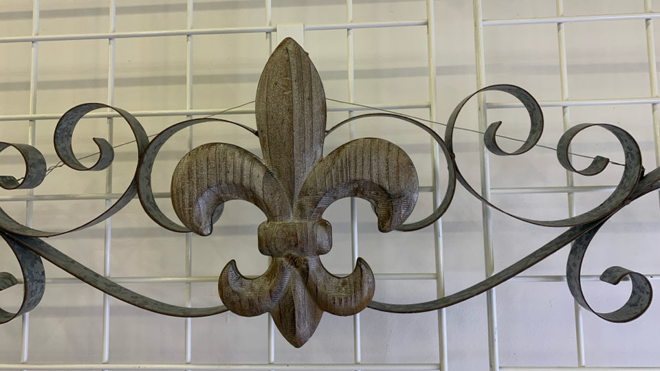 GALVANIZED METAL FLEUR DE LIS WALL HANGING.