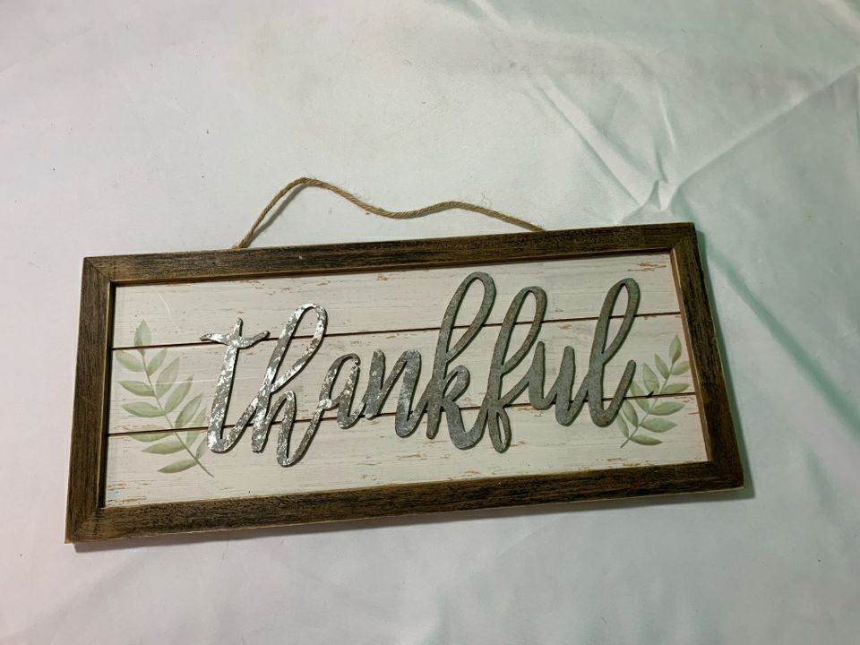 THANKFUL DISTRESSED WOOD WALL HANGING.
