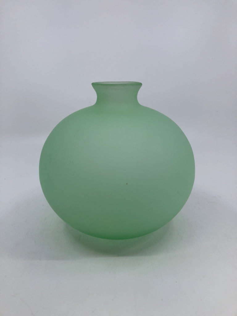 GREEN FROSTED ROUND VASE.