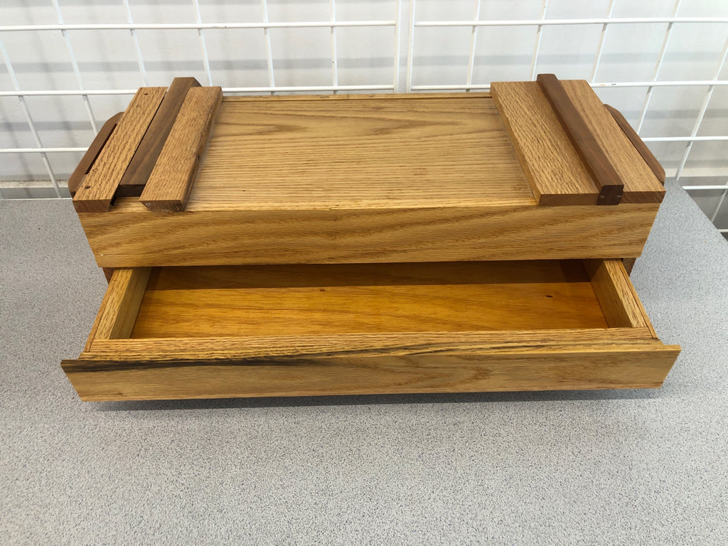 JAPANESE STYLE WOOD TOOL BOX.