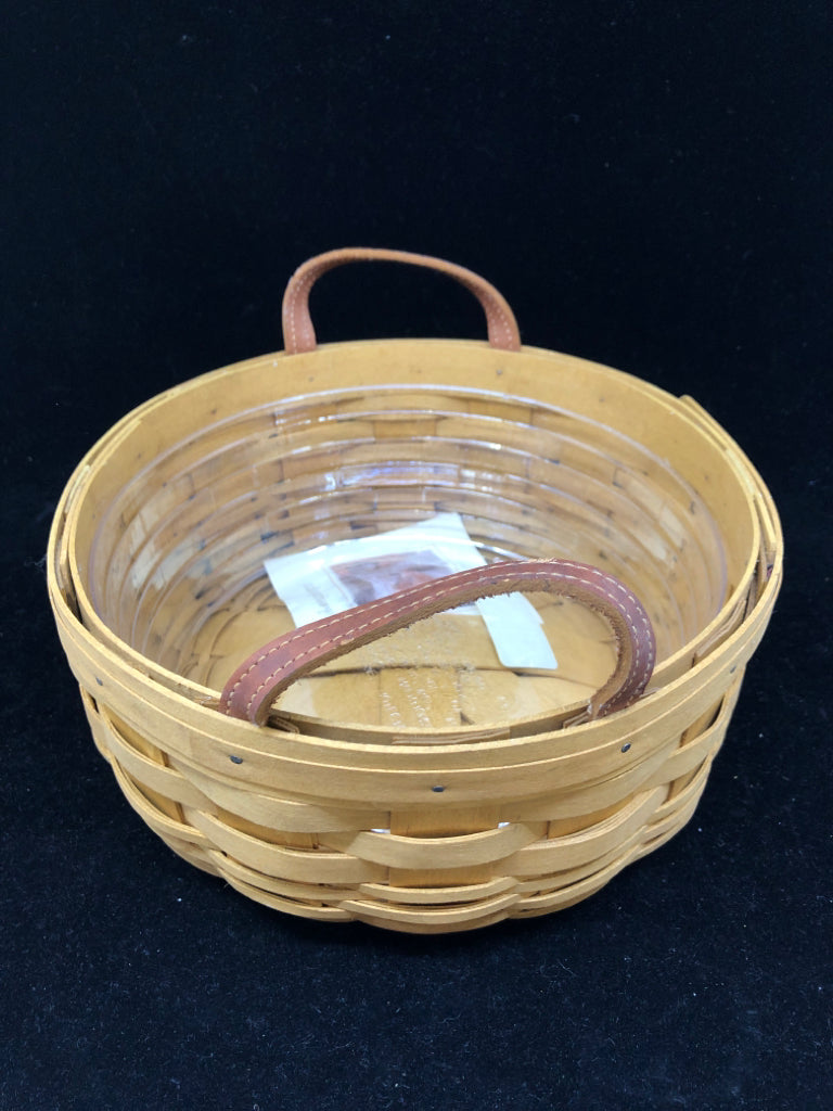 ROUND BASKET W PLASTIC LINER AND LEATHER HANDLES.